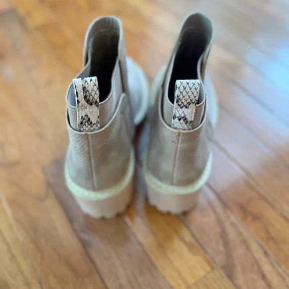 BOOTIES, SIZE 8.5 M, COLOR TAN - Picture 2 of 3